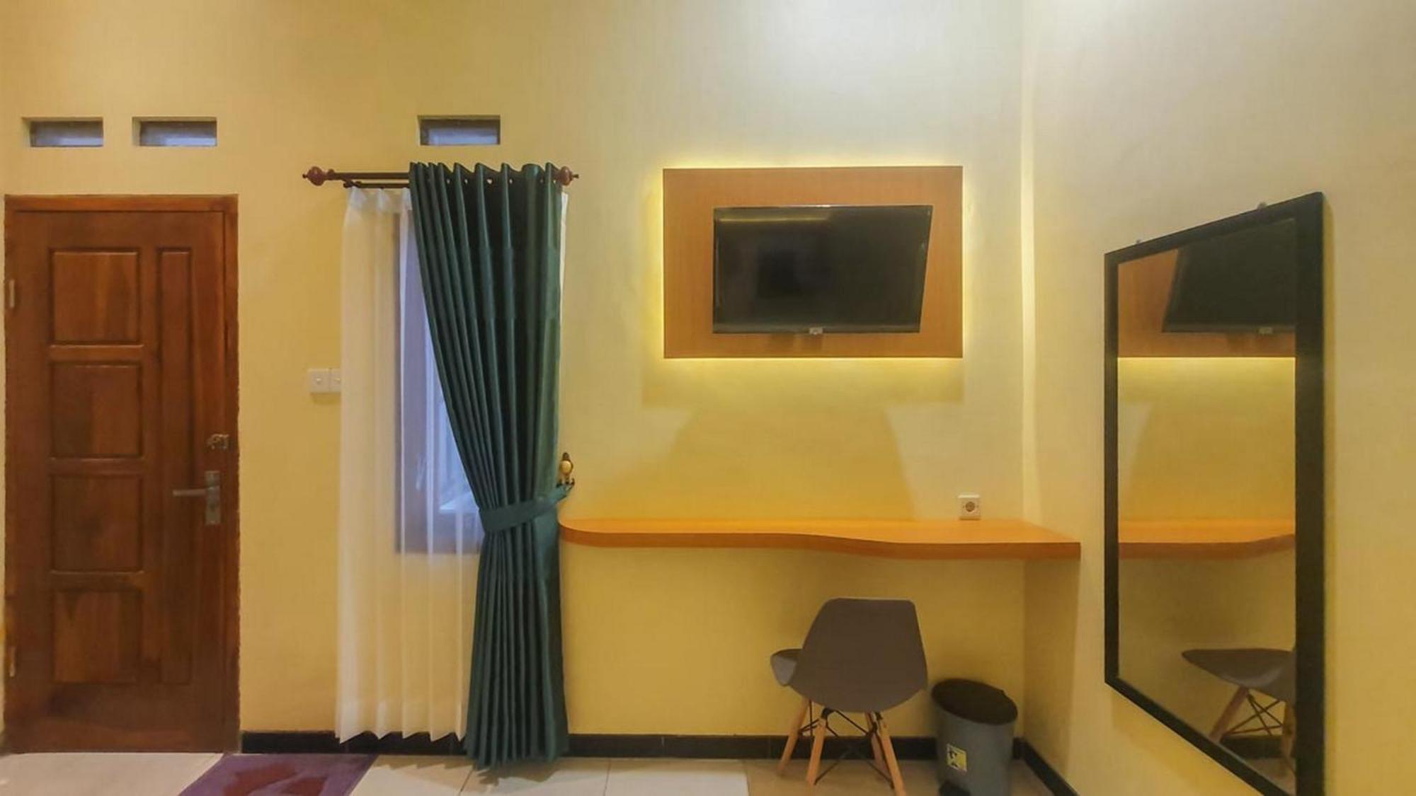 Urbanview Hotel Sakura Kampung Inggris Pare By Reddoorz Екстериор снимка