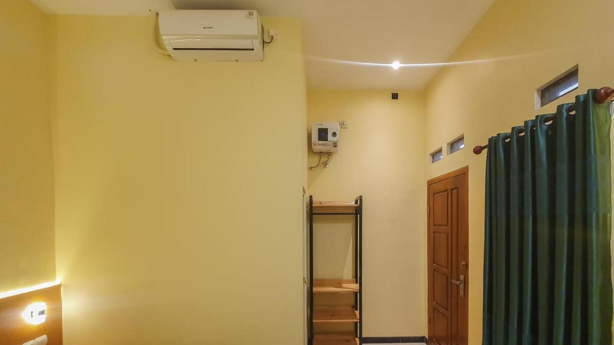 Urbanview Hotel Sakura Kampung Inggris Pare By Reddoorz Екстериор снимка