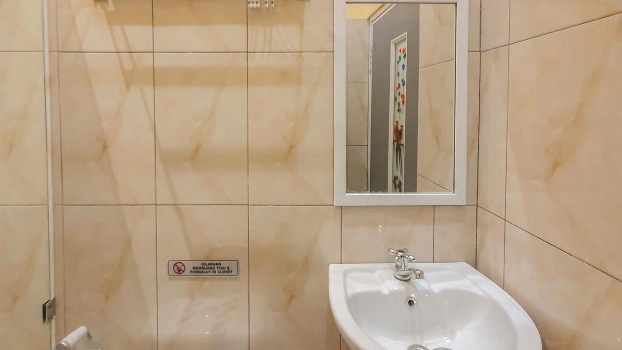 Urbanview Hotel Sakura Kampung Inggris Pare By Reddoorz Екстериор снимка